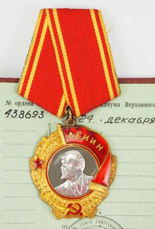 Sowjetunion: Lenin Orden, 6. Modell, 1. Typ, mit Verleihungsbuch. - фото 1