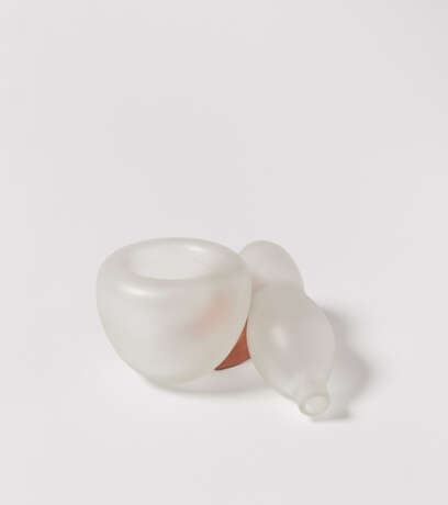 Anish Kapoor. Les objets d'artistes: A Vase (white) - фото 3