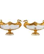 Overview. Pair of oval vases in cast glass and gilt bronze, with swan motif. France 20th century. 