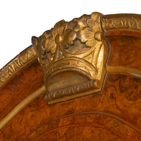 A GEORGE I BURR-WALNUT AND PARCEL-GILT BOMBE SECRETAIRE-CABINET - photo 5