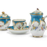 AN ASSEMBLED VINCENNCES PORCELAIN BLEU CELESTE PART TEA SERVICE - photo 3