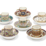 SIX SEVRES PORCELAIN COFFEE-CUPS AND SAUCERS - Foto 3