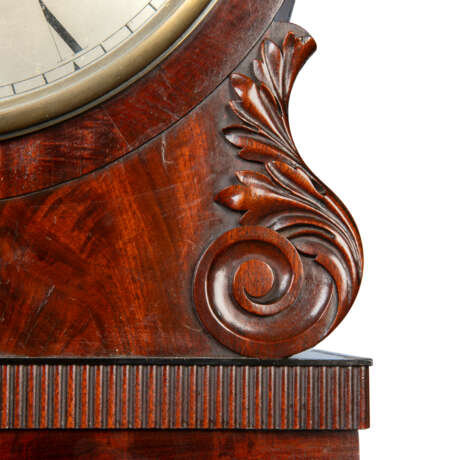A REGENCY MAHOGANY AND EBONY DOMESTIC LONGCASE REGULATOR - Foto 4
