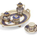 A NAPLES (REAL FABBRICA FERDINANDEA) PORCELAIN BLUE-GROUND SOLITAIRE - Foto 5