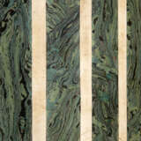 A PAIR OF ITALIAN SCAGLIOLA COLUMNS - фото 3
