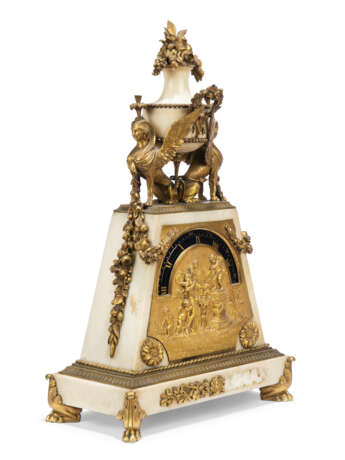 A LATE LOUIS XVI WHITE MARBLE AND BLUE ENAMEL STRIKING MANTEL CLOCK 'LE SACRIFICE A L'AMOUR' - фото 2
