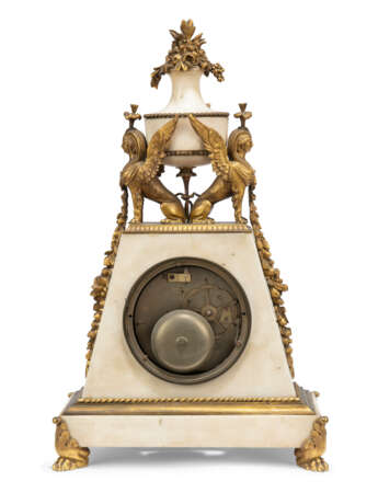 A LATE LOUIS XVI WHITE MARBLE AND BLUE ENAMEL STRIKING MANTEL CLOCK 'LE SACRIFICE A L'AMOUR' - фото 5