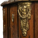 A LATE LOUIS XV ORMOLU-MOUNTED, TULIPWOOD, AMARANTH AND BOIS DE BOUT MARQUETRY COMMODE - photo 3