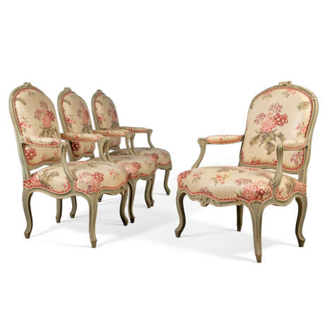 A SUITE OF LOUIS XV PALE-BLUE AND GREY-PAINTED SEAT FURNITURE - photo 3