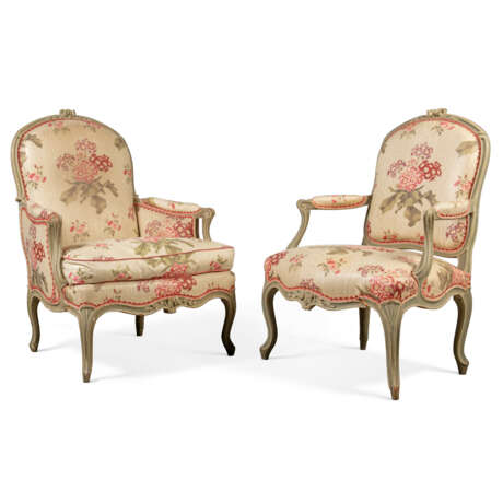 A SUITE OF LOUIS XV PALE-BLUE AND GREY-PAINTED SEAT FURNITURE - photo 4