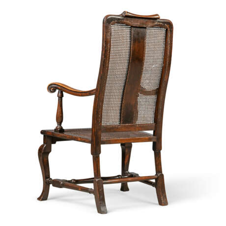 A SET OF EIGHT ENGLISH STAINED-OAK DINING-CHAIRS - Foto 5