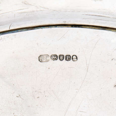 A GEORGE III SILVER TEA TRAY - фото 3