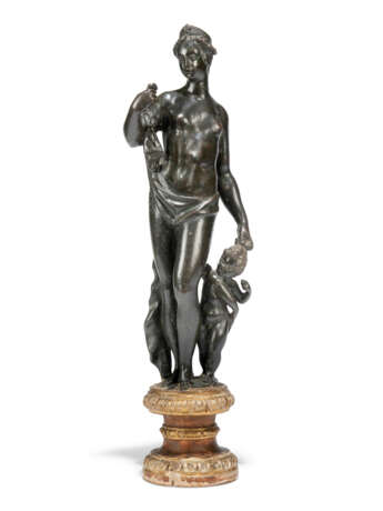 AN ITALIAN BRONZE OF VENUS AND THE INFANT CUPID - photo 1