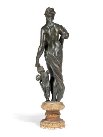 AN ITALIAN BRONZE OF VENUS AND THE INFANT CUPID - photo 4