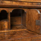 A GEORGE I BURR WALNUT BUREAU CABINET - фото 5