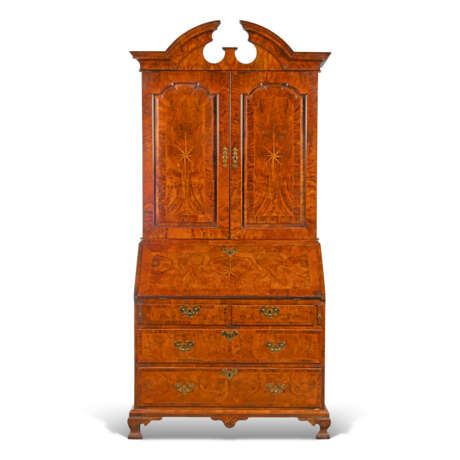 A GEORGE II WALNUT BUREAU CABINET - фото 1