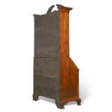 A GEORGE II WALNUT BUREAU CABINET - фото 7