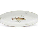 A COMPOSITE RICHARD GINORI (ITALY) PORCELAIN QUENELLE PATTERN PART TABLE-SERVICE - photo 5