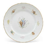 A COMPOSITE RICHARD GINORI (ITALY) PORCELAIN QUENELLE PATTERN PART TABLE-SERVICE - photo 6
