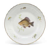 A COMPOSITE RICHARD GINORI (ITALY) PORCELAIN QUENELLE PATTERN PART TABLE-SERVICE - photo 8