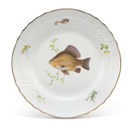 A COMPOSITE RICHARD GINORI (ITALY) PORCELAIN QUENELLE PATTERN PART TABLE-SERVICE - photo 8