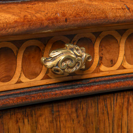 A GEORGE III YEW-WOOD, PADOUK AND MARQUETRY COMMODE - фото 5