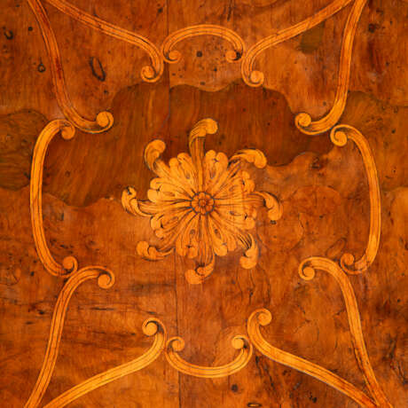 A GEORGE III YEW-WOOD, PADOUK AND MARQUETRY COMMODE - фото 8