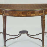 A GEORGE III ORMOLU-MOUNTED HAREWOOD, PADOUK, AMARANTH, HOLLY AND MARQUETRY DEMI-LUNE SIDE TABLE - Foto 11