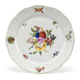 A HEREND PORCELAIN 'FRUITS AND FLOWERS' PATTERN PART TABLE-SERVICE - photo 7