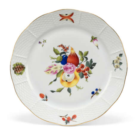 A HEREND PORCELAIN 'FRUITS AND FLOWERS' PATTERN PART TABLE-SERVICE - photo 7