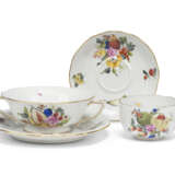 A HEREND PORCELAIN 'FRUITS AND FLOWERS' PATTERN PART TABLE-SERVICE - photo 8