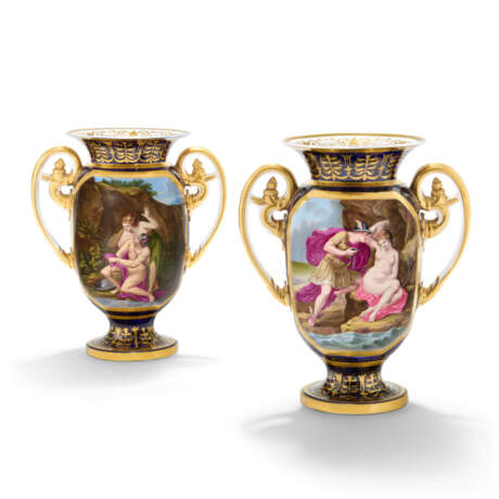 A PAIR OF SPODE PORCELAIN COBALT BLUE-GROUND NEO-CLASSICAL VASES - photo 1