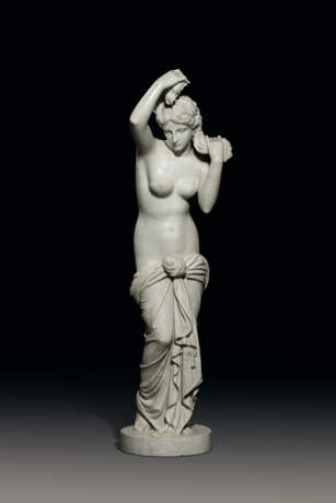 WHITE MARBLE FIGURE OF VENUS ANADYOMENE - Foto 3