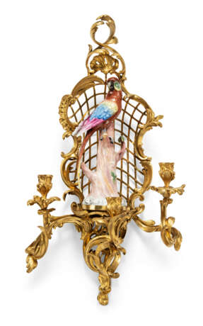 A PAIR OF FRENCH ORMOLU AND PORCELAIN THREE-BRANCH WALL-LIGHTS - photo 3