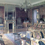 A PAIR OF LARGE ITALIAN WALNUT AND PARCEL-GILT ARMCHAIRS - Foto 8