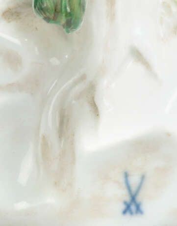 A PAIR OF MEISSEN PORCELAIN LARGE MODELS OF PARROTS - photo 4