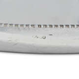 A PAIR OF GEORGE III SILVER VEGETABLE DISHES - photo 3