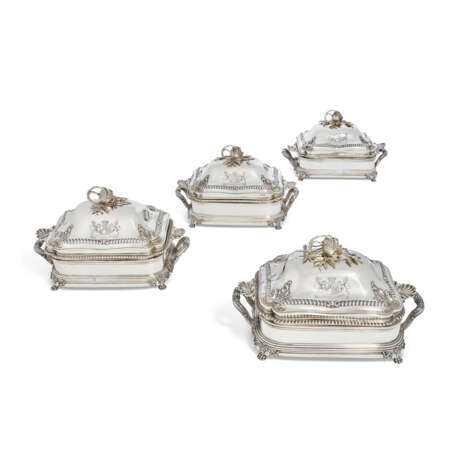 A SET OF FOUR GEORGE III SILVER ENTREE DISHES AND COVERS - photo 1