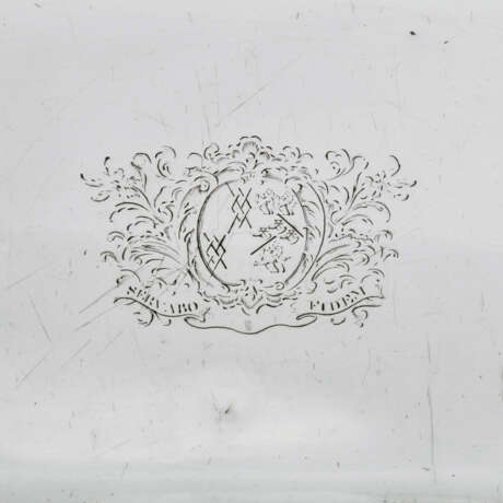 A SET OF FOUR GEORGE III SILVER ENTREE DISHES AND COVERS - photo 3