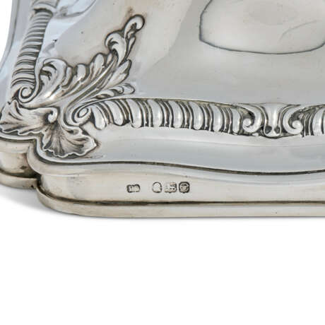 A SET OF FOUR GEORGE III SILVER ENTREE DISHES AND COVERS - photo 5
