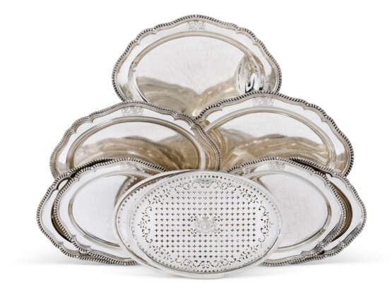 A SET OF SEVEN GEORGE III SILVER MEAT DISHES AND TWO MAZARINES FROM THE SHERBORNE SERVICE - photo 1