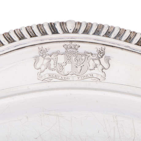 A SET OF SEVEN GEORGE III SILVER MEAT DISHES AND TWO MAZARINES FROM THE SHERBORNE SERVICE - photo 5