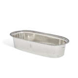 A GEORGE III SILVER KNIFE TRAY - фото 1