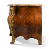 A REGENCE ORMOLU-MOUNTED KINGWOOD PARQUETRY COMMODE - photo 3