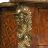 A REGENCE ORMOLU-MOUNTED KINGWOOD PARQUETRY COMMODE - photo 6