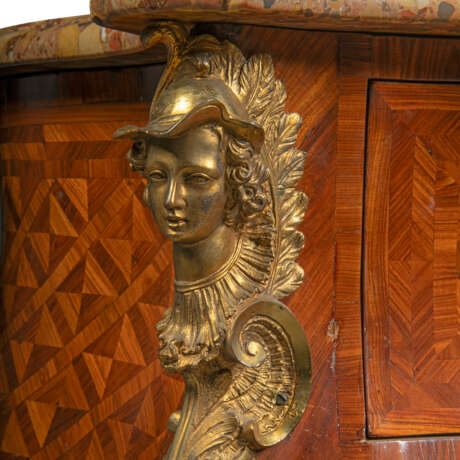 A REGENCE ORMOLU-MOUNTED KINGWOOD PARQUETRY COMMODE - photo 6