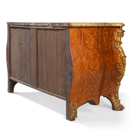 A REGENCE ORMOLU-MOUNTED KINGWOOD PARQUETRY COMMODE - photo 10