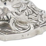 A SET OF FOUR GEORGE II SILVER CANDLESTICKS - Foto 2