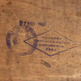 A REGENCE ORMOLU- MOUNTED KINGWOOD PARQUETRY COMMODE EN ARBALETE - Foto 7
