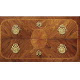 A NORTH ITALIAN ORMOLU-MOUNTED KINGWOOD AND ROSEWOOD PARQUETRY COMMODE - фото 5